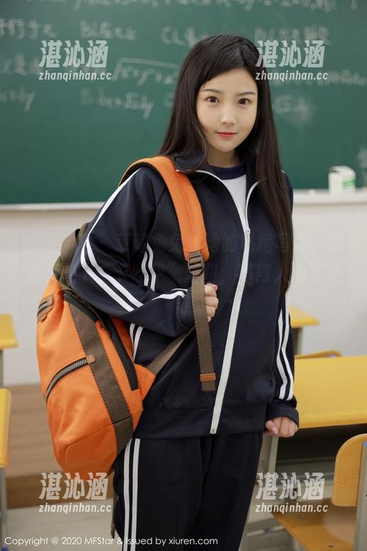 模范学院-草莓兔兔 模范学院 - 草莓兔兔和她的私房写真,职业装是个“卡哇伊”陷阱,陷得人心甘情愿