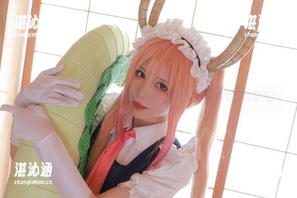 水淼aqua玩得很开，乳牛服cos，原图说不定有牛奶的灵气！