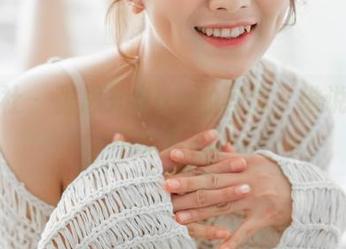 爱蜜社 – 张思允Nice的写真，谁说秘书不能走心？