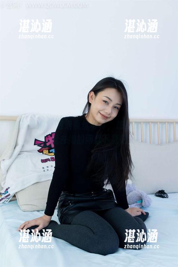 物恋传媒 - 泡泡黑丝写真，想要的美，赶紧去她的网盘下载吧