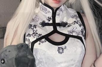 观看“特软儿Sona”的“圣诞”，原图一秒把我脑袋惊醒了，这份软哪里来的？！