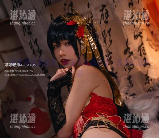 在柴郡的私拍里，疾走可可就像是一抹流动的色彩