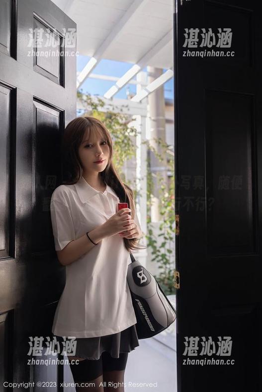 秀人网 - 全集Milk大萌户外写真，随便翻翻，心里的小鹿乱撞行不行？