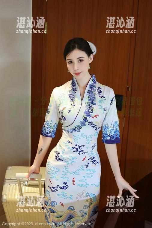 秀人网 - 分享点啥？南初妹妹的白裙图包里，一张图比一张静谧，时不时让我想起那边的模糊影象...