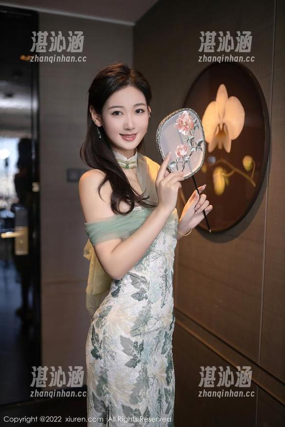 秀人网 - 高颜值+高清图片，小泡芙winna的白裙合照，因为她总能让我想起“春天的味道”。