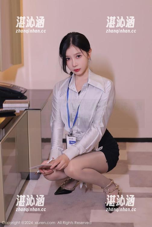 秀人网-恩一 秀人网 - 听说恩一的圣诞套图有秘诀,我唱着听听能不能猜到?