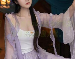 秀人网 – 狐小妖Baby的私房礼服：原图好像在偷偷撩人呢。