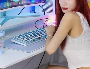 绮梦摄影 – 小艺在浴室里，有点犯困？图库里的写真有点梦游的感觉哈！