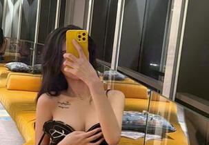 微密圈 – 葛征图库的疯狂组合：丝滑触感与制服硬朗的交错