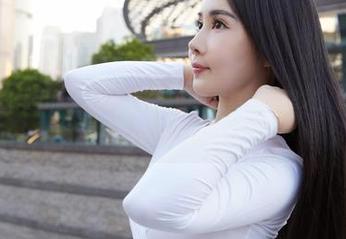蜜桃社 – 白裙出席，初月无圣光的气质真让人想哭，套图里有没有神奇的魔法？