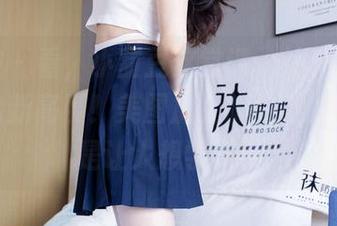 袜啵啵 – 看，小甜豆这堂课：油亮蓝丝怎么穿出新高度！美图加上脚尖微加固，真是让人想学习！