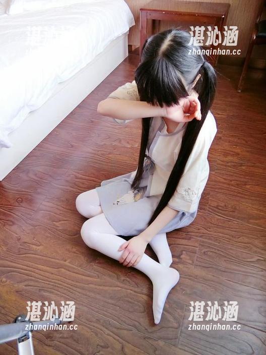 西尔酱和她的裤里丝，成为了我的壁纸收藏夹新成员。