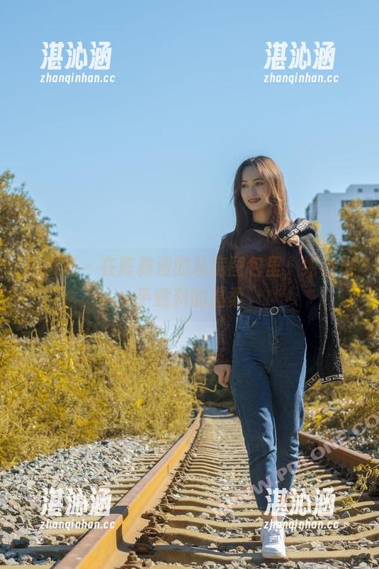 轰趴猫 - 在陈雅漫的私房图包里，纯白出乎意料的温柔
