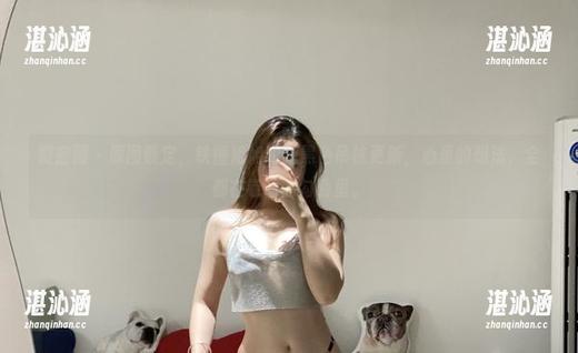 微密圈 - 原图锁定，铁锤姐姐的新黑色吊袜更新，心里的想法，全都在卷动的勾勒里。