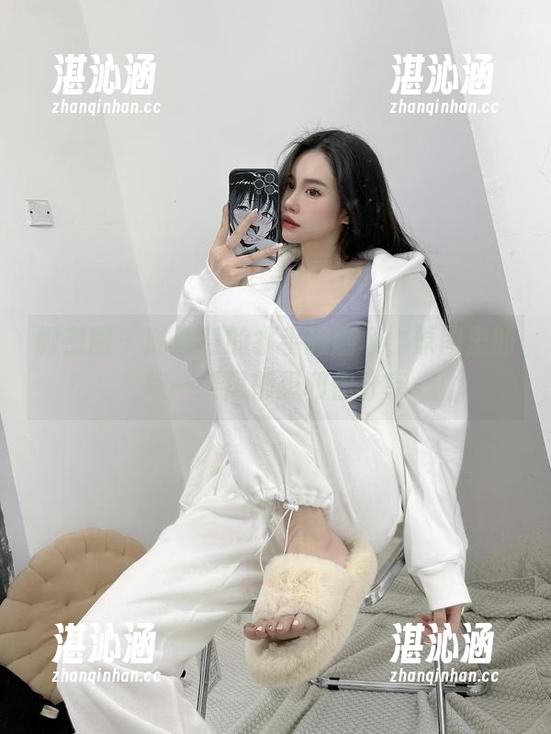 微密圈 - 陈佩奇的水手服剧场，原图里的每一缕风都想和你分享
