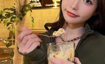 微密圈 – 看吧，这是陈妮妮UNI的黑丝蜜桃，高清到每根丝线都在说话。