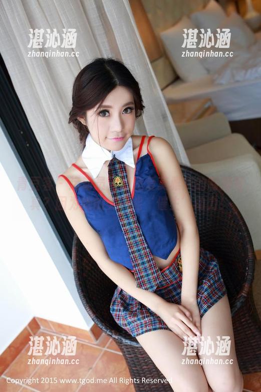 青豆客 - 运动员为何总爱莫雅淇的制服写真？因为她的美更能‘催生’动力！