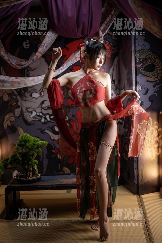 香草喵露露 无圣光在手,香草喵露露的黑白色调初体验。