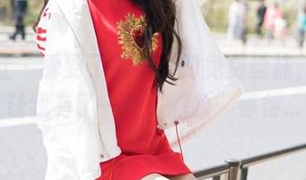 魅妍社 – 看到了周小然的免费丝袜，居然让我有了一丝“想象”等待…