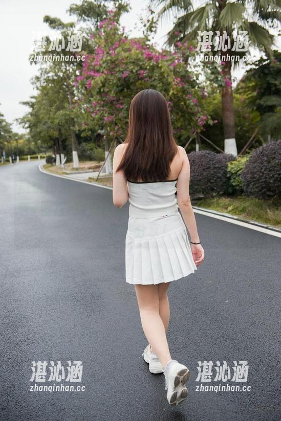 魔镜街拍 - “婷婷的职场精致版：销售主管+粉裙=完美日常”——快来围观这本写真集分享！