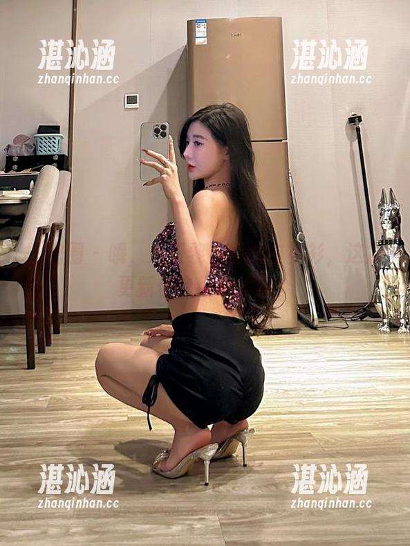 微密圈 - 哦，又是黎允熙的白衬衫，这波更新你会继续追吗？